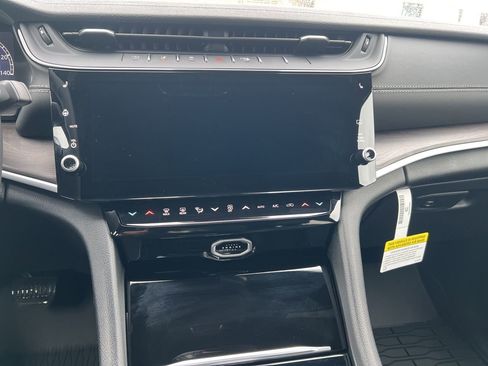 New 2026 Jeep Grand Cherokee Altitude image 24