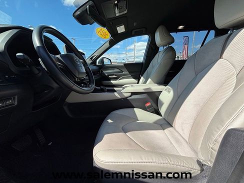 Used 2024 Toyota Grand Highlander AWD Hybrid image 10