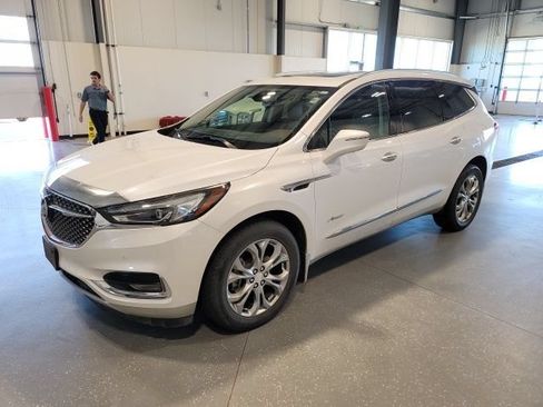 Used 2018 Buick Enclave Avenir w/ Avenir Technology Package AWD/4WD image 3