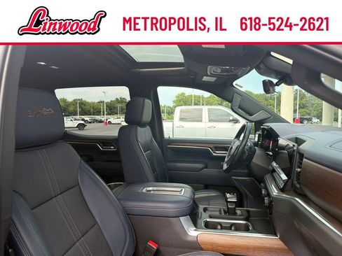 Used 2022 Chevrolet Silverado 1500 High Country w/ High Country Premium Package AWD/4WD image 14