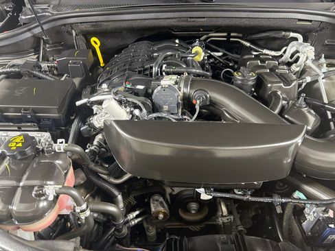 Used 2025 Dodge Durango GT AWD/4WD image 34