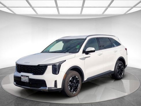 Used 2024 Kia Sorento S image 8