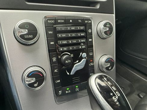 Used 2017 Volvo V60 T5 Premier w/ Convenience Package image 24