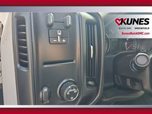 Used 2018 Chevrolet Silverado 1500 Custom w/ Custom Value Package AWD/4WD image 18