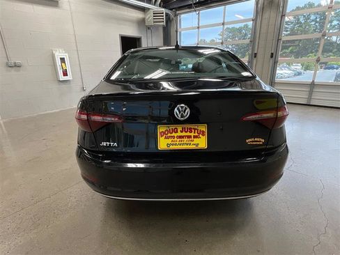 Used 2020 Volkswagen Jetta SE FWD image 4