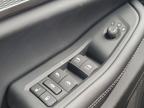 New 2025 Jeep Grand Cherokee L Laredo image 33