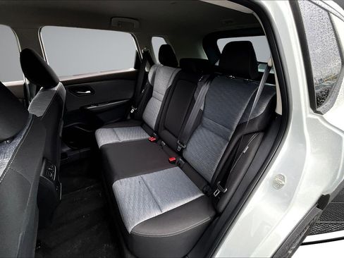 Used 2023 Nissan Rogue SV AWD/4WD image 21