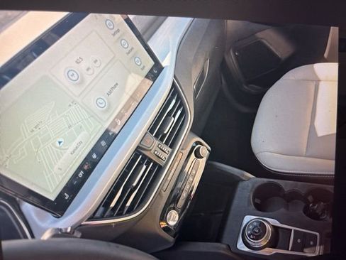 Used 2024 Ford Escape Platinum image 9