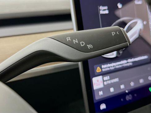 Used 2021 Tesla Model 3 Standard Range Plus image 23