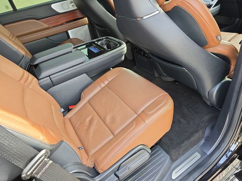 Used 2024 Lincoln Navigator Reserve image 12