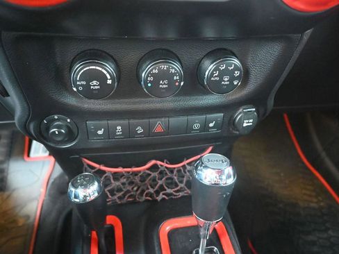 Used 2018 Jeep Wrangler Unlimited Rubicon image 4