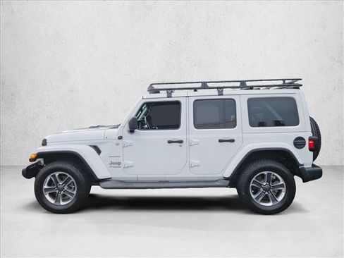Used 2018 Jeep Wrangler Unlimited Sahara AWD/4WD image 9
