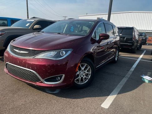 Used 2020 Chrysler Pacifica Touring-L image 1