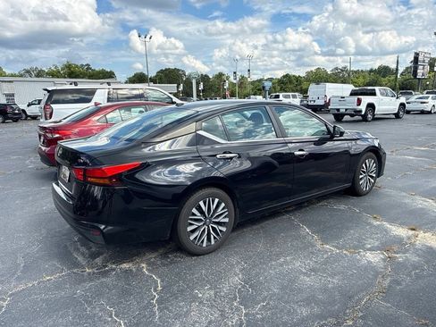 Used 2024 Nissan Altima 2.5 SV FWD image 4