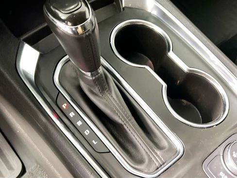 Used 2019 Chevrolet Traverse LT image 25