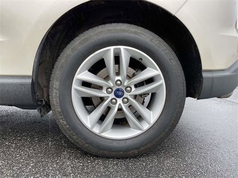 Used 2017 Ford Edge SEL image 9