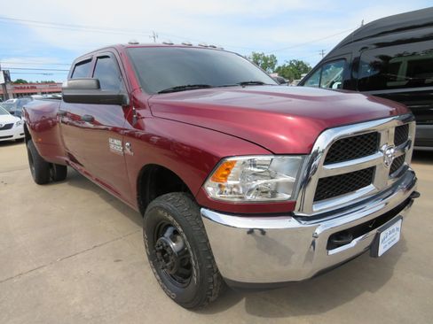 Used 2018 RAM 3500 Tradesman w/ Chrome Appearance Group image 3