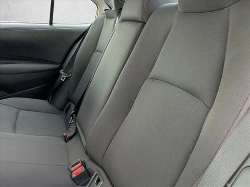Used 2021 Toyota Corolla LE image 12