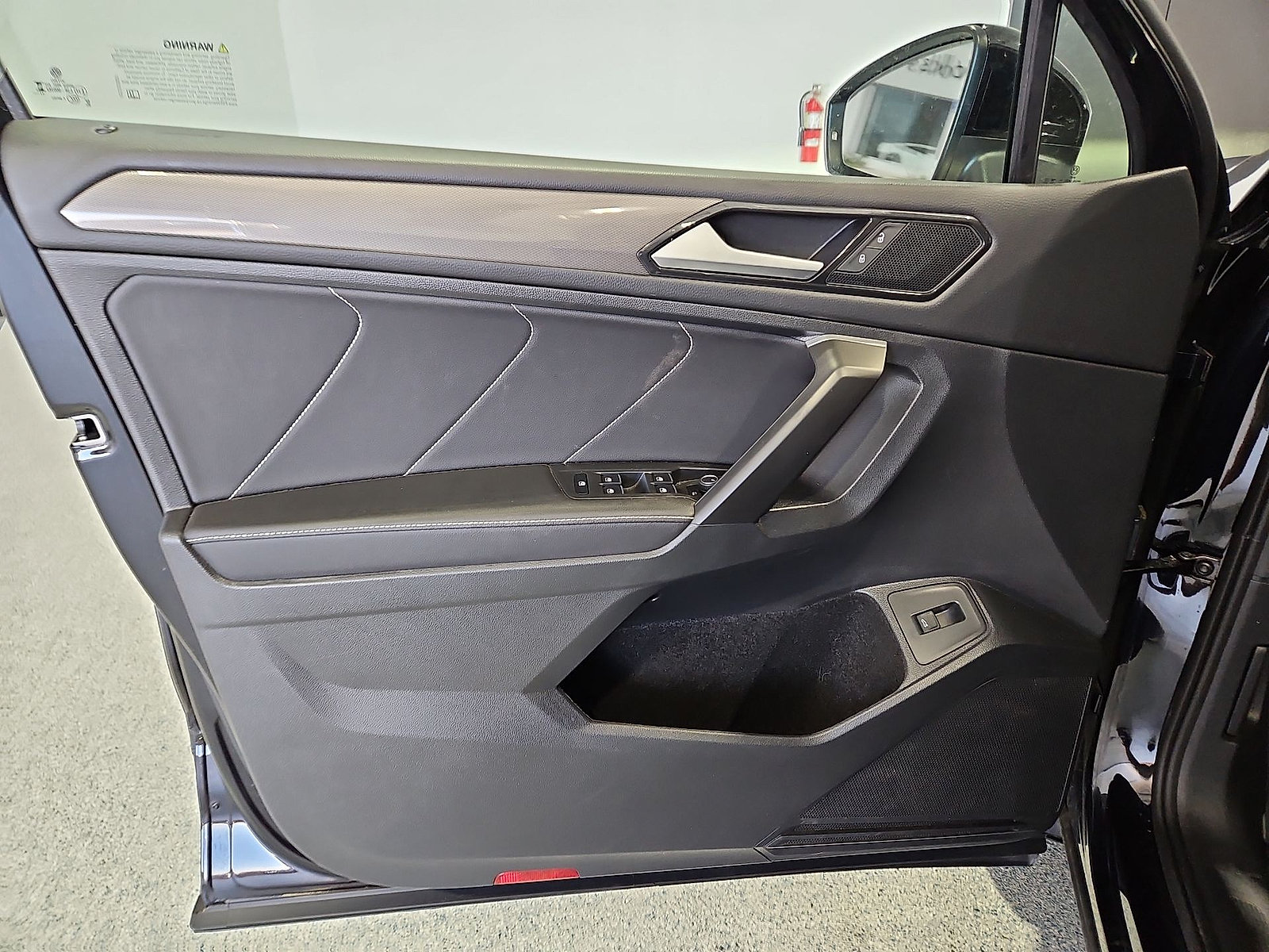 Certified 2024 Volkswagen Tiguan SE FWD image 15