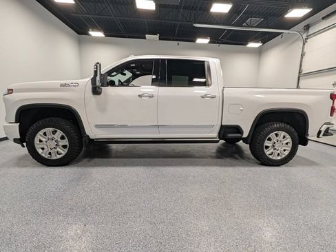 Used 2024 Chevrolet Silverado 2500 High Country w/ Technology Package AWD/4WD image 6