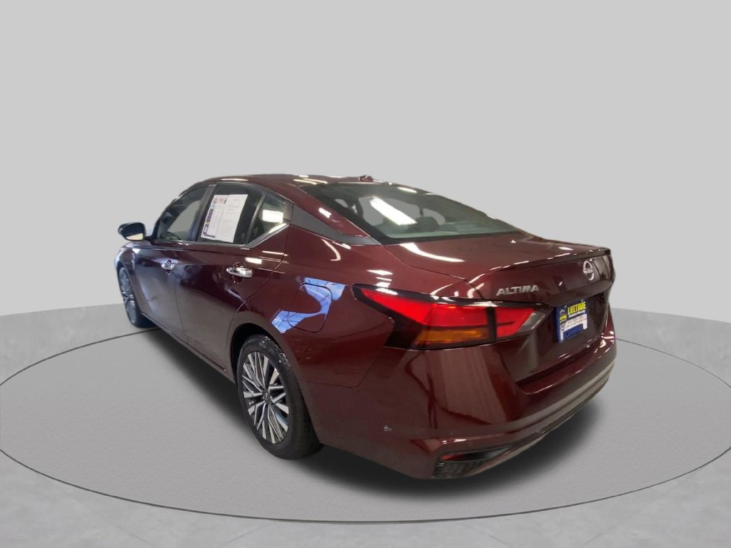 Used 2025 Nissan Altima 2.5 SV FWD image 2