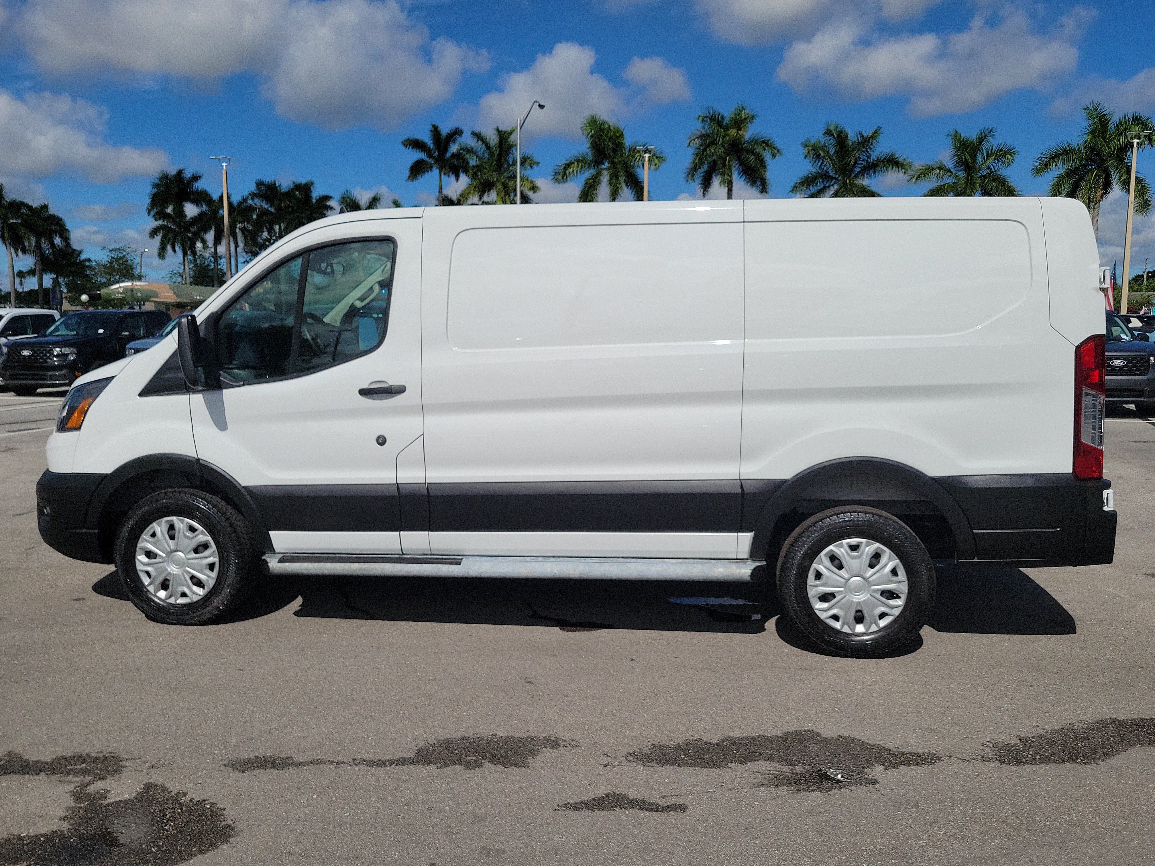 Used 2025 Ford Transit 250 Low Roof w/ Exterior Upgrade Package RWD image 8