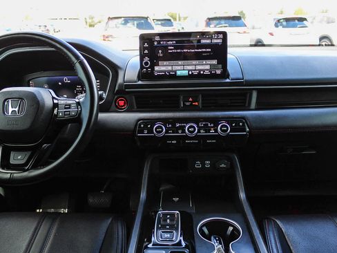 Certified 2025 Honda Pilot Black Edition image 13