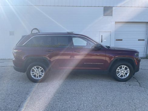 Used 2023 Jeep Grand Cherokee Laredo image 7