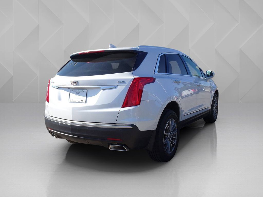 Used 2017 Cadillac XT5 Luxury w/ Driver Awareness Package FWD image 5