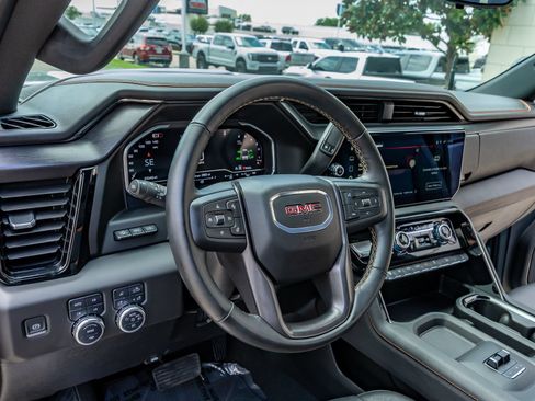 Used 2025 GMC Sierra 2500 AT4 w/ Technology Package AWD/4WD image 16
