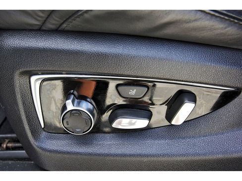 Used 2018 Cadillac Escalade ESV Platinum AWD/4WD image 26
