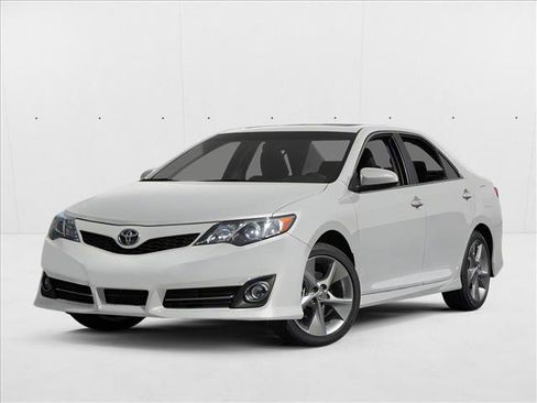Used 2013 Toyota Camry SE FWD image 1