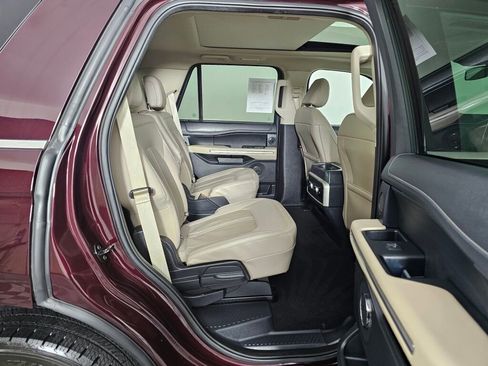 Used 2024 Ford Expedition Limited image 38