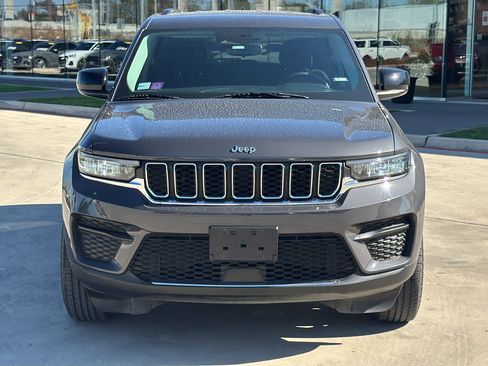 Used 2023 Jeep Grand Cherokee Laredo image 2