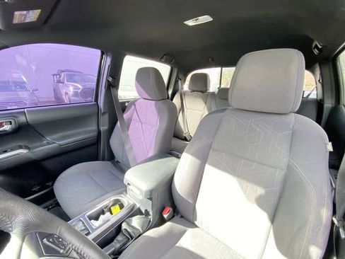 Used 2019 Toyota Tacoma TRD Sport image 14