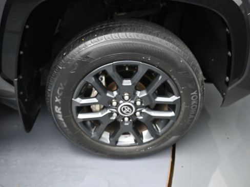 Used 2023 Toyota Tundra Platinum image 18