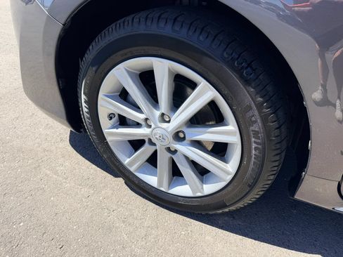 Used 2012 Toyota Camry XLE w/ Leather Pkg FWD image 9
