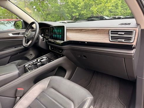 Used 2024 Volkswagen Atlas SEL AWD/4WD image 37