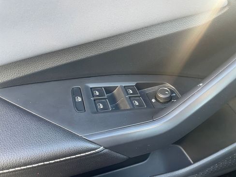 Used 2025 Volkswagen Jetta SE image 20