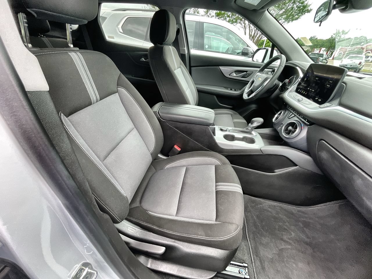 Used 2025 Chevrolet Blazer LT FWD image 27