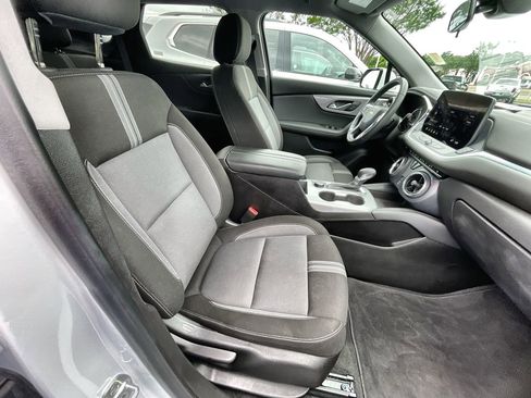 Used 2025 Chevrolet Blazer LT FWD image 27