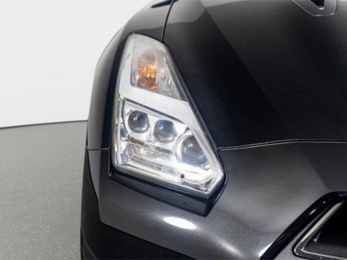 Used 2015 Nissan GT-R Premium image 21