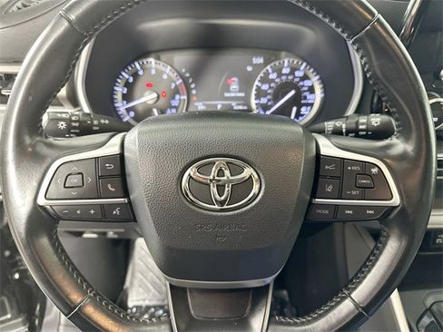 Used 2022 Toyota Highlander XLE image 20