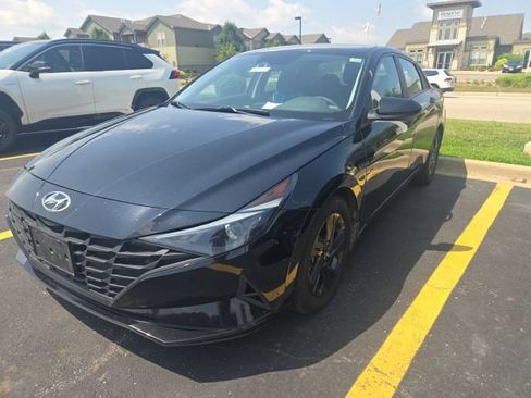Used 2023 Hyundai Elantra SEL FWD image 3