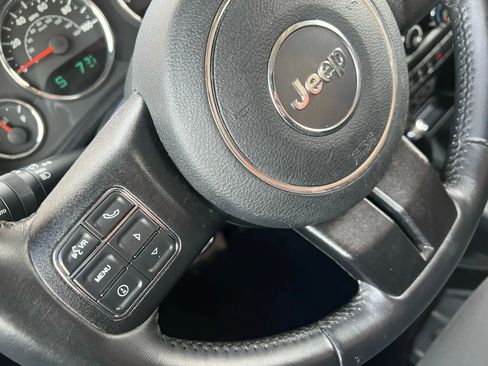 Used 2016 Jeep Wrangler Unlimited Rubicon w/ Connectivity Group image 36