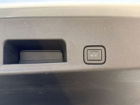 Used 2024 GMC Acadia Denali w/ Super Cruise Package image 22