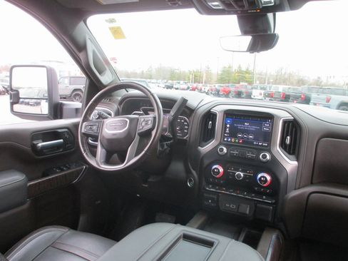 Used 2022 GMC Sierra 3500 Denali w/ Denali Ultimate Package image 27
