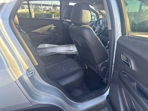 Used 2021 Chevrolet Trax LT w/ Sport Edition FWD image 35