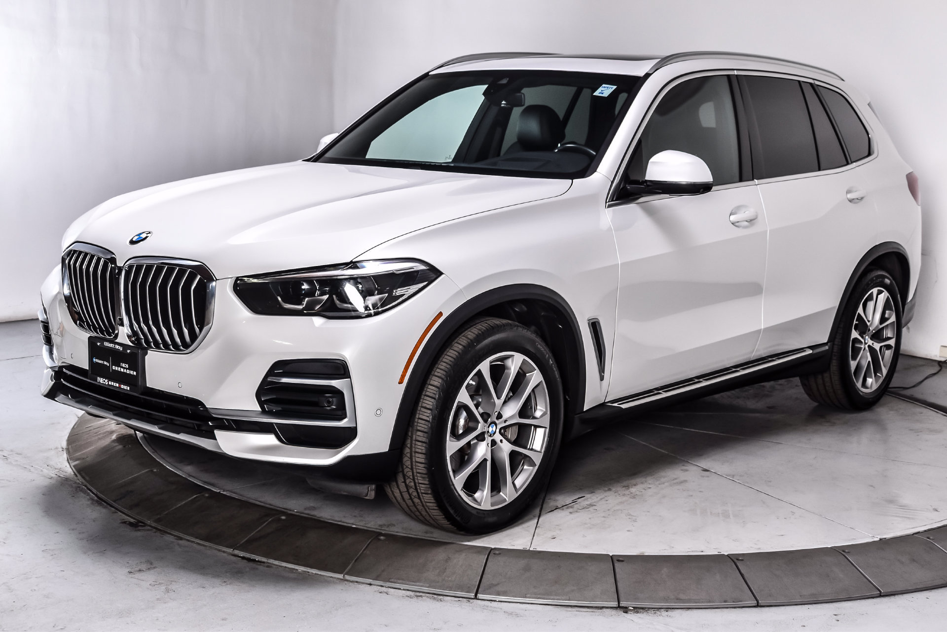 Used 2022 BMW X5 xDrive40i w/ Premium Package AWD/4WD image 4