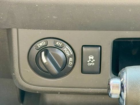Used 2015 Nissan Xterra X AWD/4WD image 23